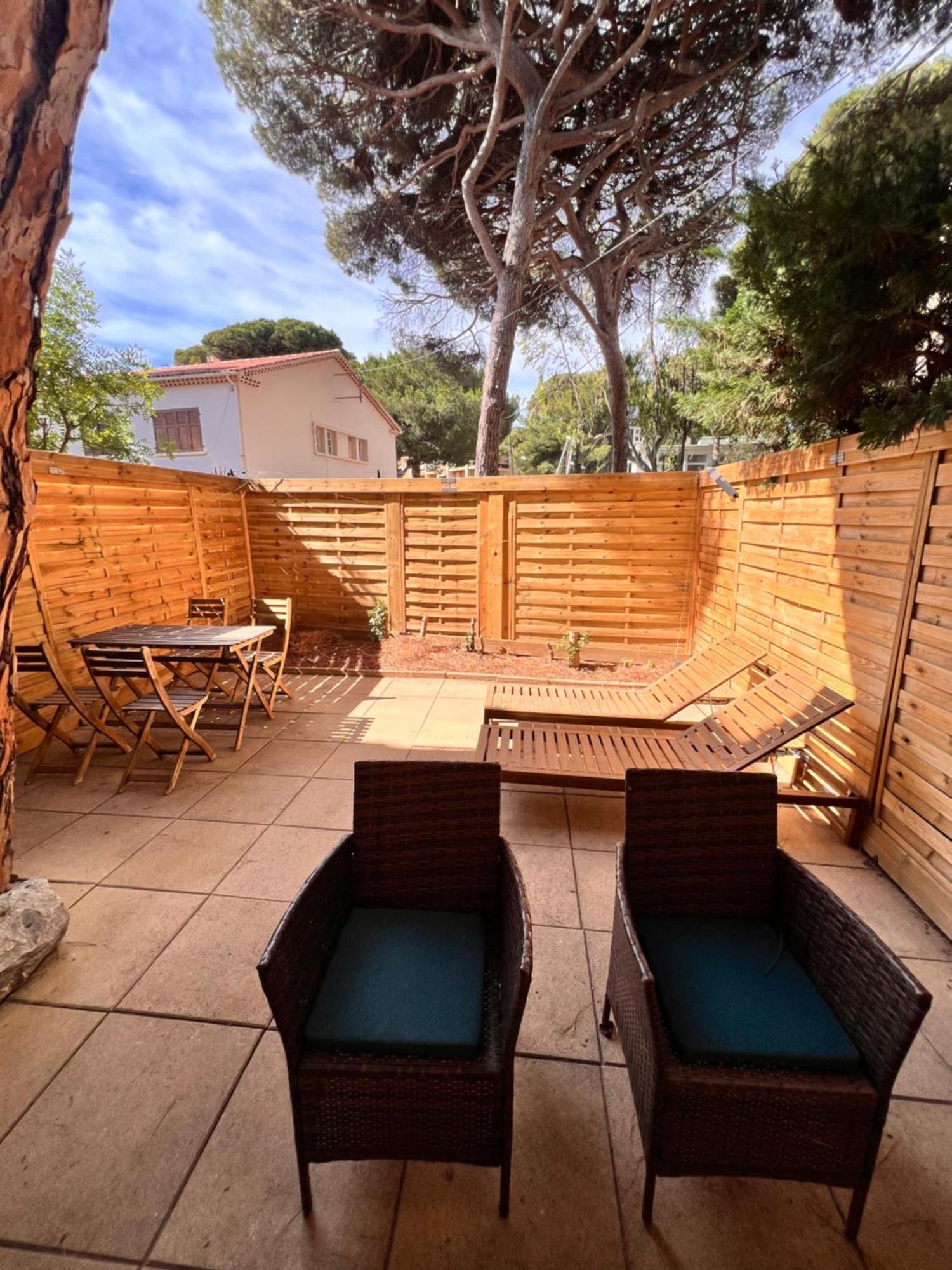 En Rez De Jardin Dans Résidence Hyères